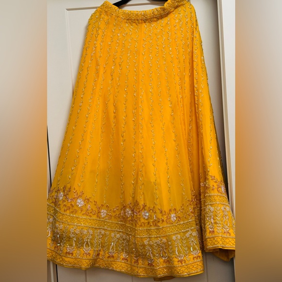 Yellow Heavy Lehnga BRAND NEW for any indian event - Picture 1 of 4